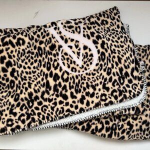 Victorias Secret PINK Leopard Cheetah Sherpa Blanket